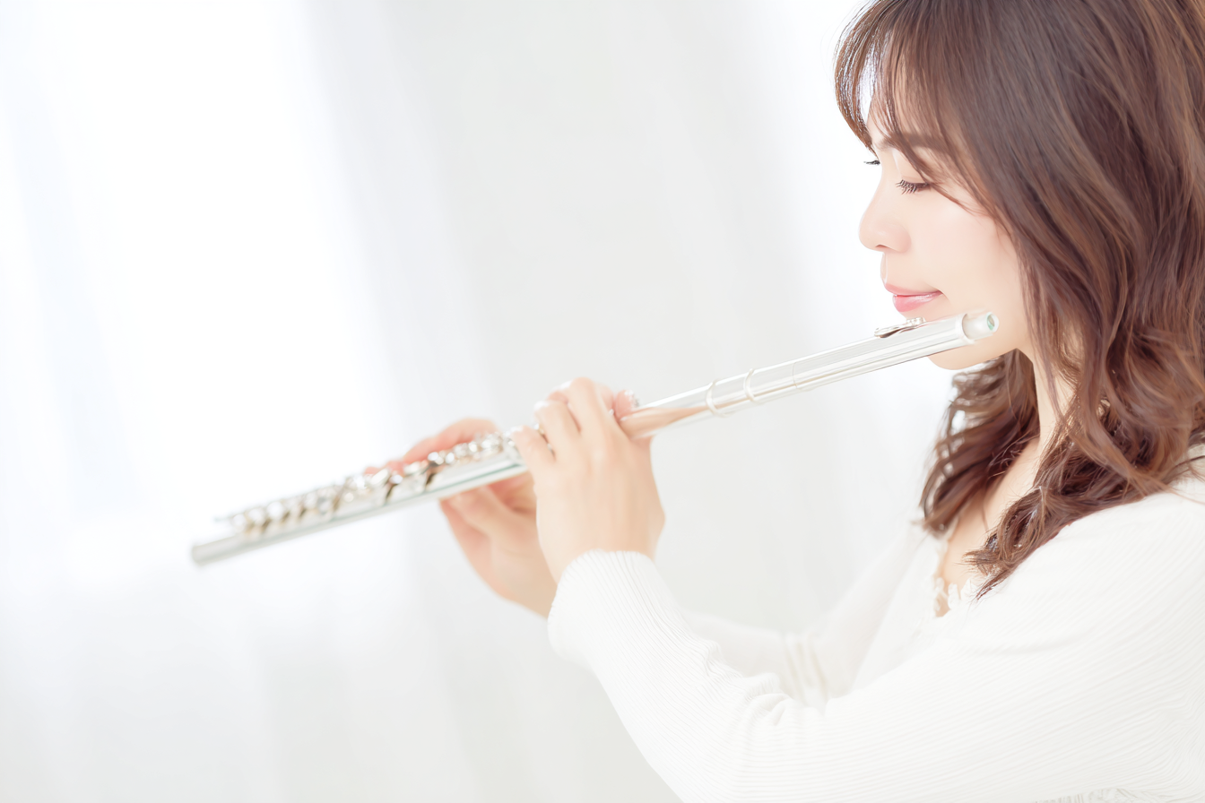 フルートを吹くイメージ