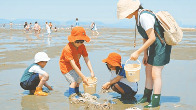 潮干狩りの様子
